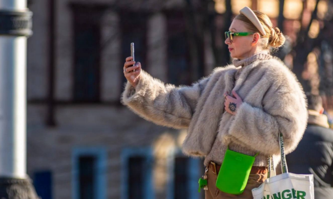 Украинка, телефон, селфи, фото из соцсетей