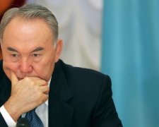 Назарбаєв погодився йти на дострокові вибори президента