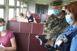 У харківських електричках ловлять безмасочників замість зайців