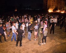 Забор сожгли, котлован засыпали, "титушек" разогнали - Кива остановил застройку парка в Вишневом