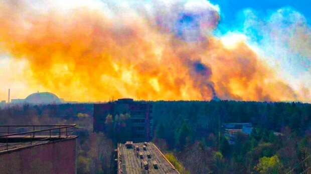 Пожежа в Чорнобилі пробирається до сховища радіоактивних відходів - "ситуація критична"