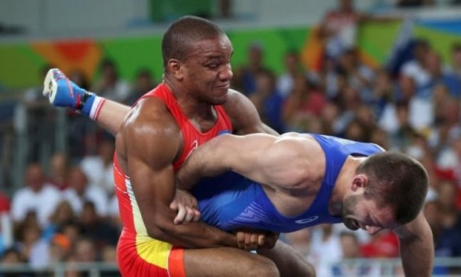 Не розгубився: український борець купив "олімпійське золото"