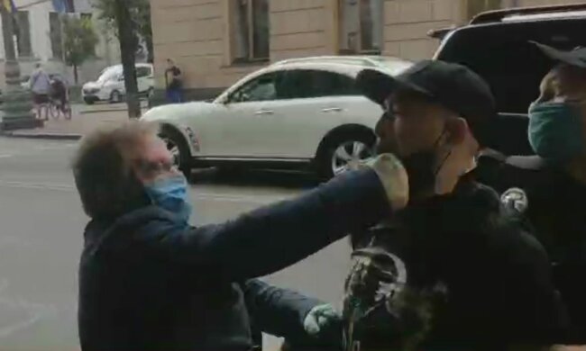 Удар депутата, скріншот: YouTube