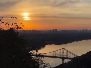 Світанок, Київ, Дніпро, кадр з відео