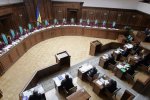 Неадекватну співробітницю Верховного суду застукали за кермом: відео