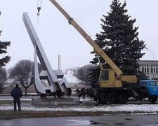 Харківщина залишилась без 15 метрового серпа та молота (фото)