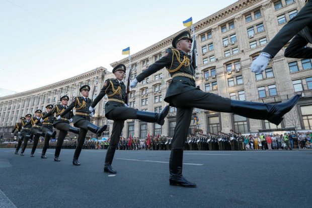 Зеленский отменил парад к Дню Независимости Украины: что случилось