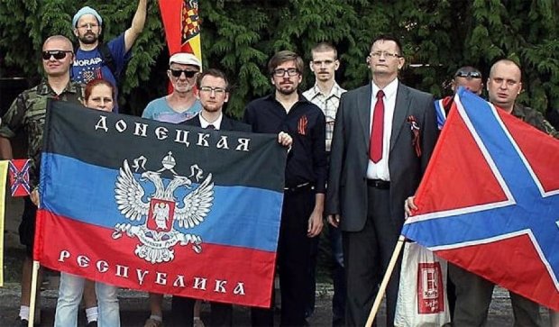 На могиле кремлевского наемника в Словакии развернули флаг "ДНР" (фото)