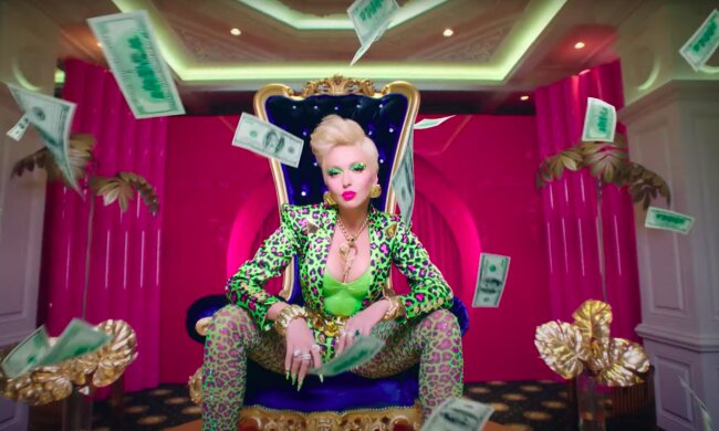 Оля Полякова, скриншот из youtube