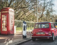 Легендарный Mini Cooper стал электромобилем: классический дизайн и галактические цены