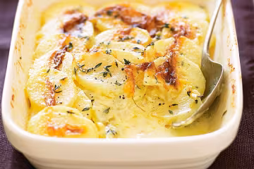 Простой рецепт картофеля в духовке с яйцами и мускатным орехом