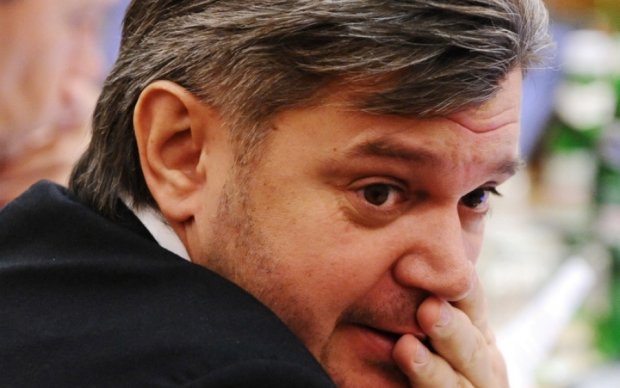 Слідом за Януковичем Інтерпол "забув" про одіозного міністра