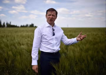 Радикальний екснардеп Ляшко показав всій країні своїх "кобелів": "Троє в човні", фото