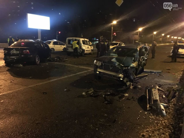 Неадекват на BMW устроил в Днипре месиво из 10 авто, пострадали люди. Копы назвали виновника просто "самоуверенным водителем"