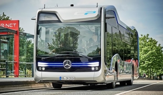 Mercedes випустив безпілотний автобус на вулиці Амстердама