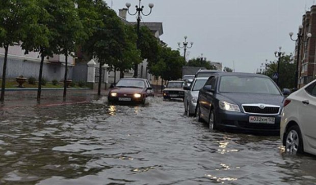 Ночной шторм затопил керченские улицы (фото, видео)