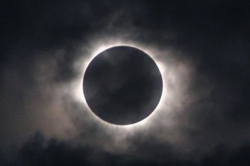 В воскресенье земляне увидят уникальное солнечное затмение