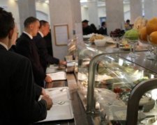 Неожиданно! Что чаще всего едят депутаты на обед