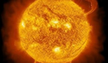 NASA обнародовали видео гигантской дыры на Солнце