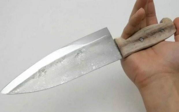 Самурай 21 століття: блогер показав, як зробити гострий ніж з фольги