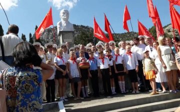 Криваві пілотки з минулого атакували Крим: фото