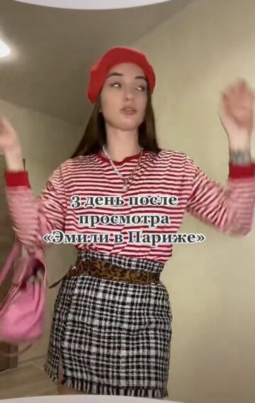 Образы фанаток сериала "Эмили в Париже", скриншот: TikTok