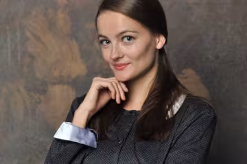 Королева проиграла? Беременная любовница Тарзана отметила с друзьями победу