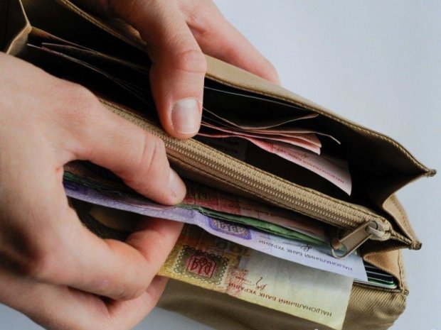 Названа средняя зарплата в Украине: кто получает больше всех, а кто довольствуется копейками