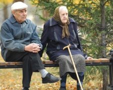 Пенсійну реформу зупинить натовп бунтуючих старих