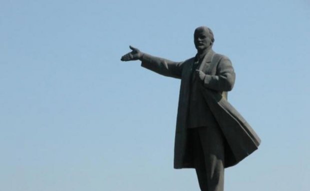Вслед за Николаем II "чудотворцем" в России "замироточил" Ленин
