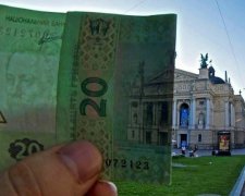Соцмережі заполонив "гривневий флешмоб" (фото)