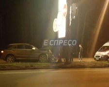 Мать перепила на дне рождения сына и врезалась в столб