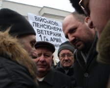 Сотням тысяч украинцев урезают пенсии: как получить компенсацию от государства