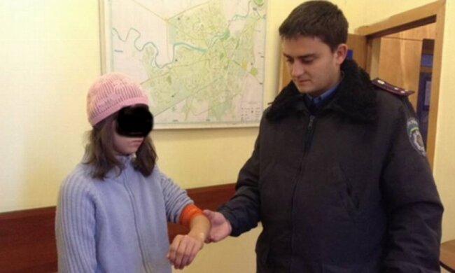 На Закарпатті дитина втекла від матері до поліцейських