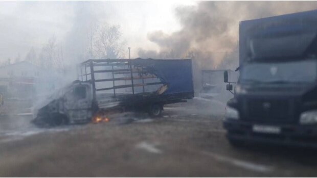 Згоріли вантажівки у Твері. Фото: Telegram