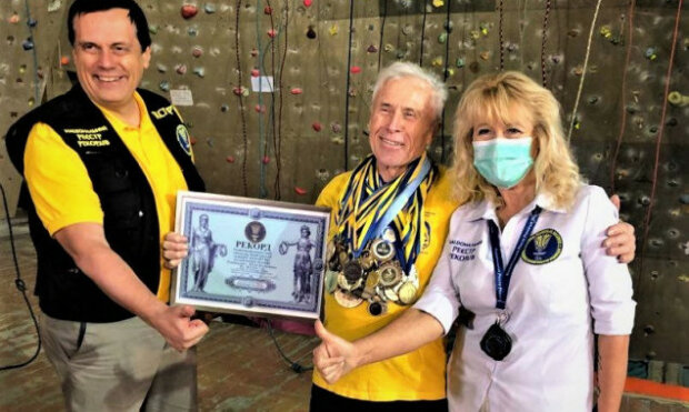 В Киеве 80-летний покоритель вершин завоевал сердца украинцев: "Абсолютный рекорд"