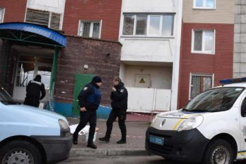 На Сумщині помираюче немовля підкинули жінці під двері