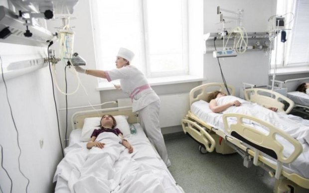 Підсунули отруту: те, що сталося з важкохворою дитиною, шокувало Україну
