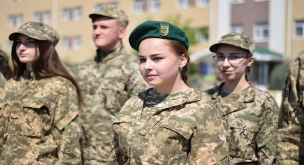 Замість парт - на полігон: старшоклассникам з вересня викладатимуть нові предмети