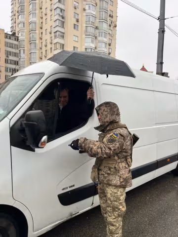 Блокпост в Киеве, фото: Facebook