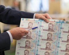 Фальшивка чи ні: як дізнатися справжність 1000 гривень, відео-інструкція