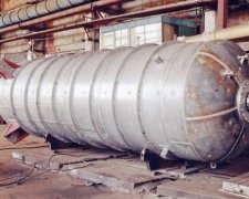 Не помітили: під носом штабу АТО гнали "палений" спирт