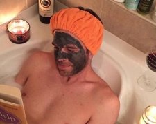 Мужчины спародировали "королев селфи"