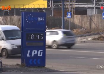 Фото: "Гроші", бензин