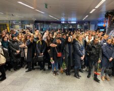 Головне за ніч: погрози родичам пасажирів МАУ, відомий ТРЦ тоне в окропі, мовний закон та пенсія за родича