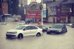 Вулиці Москви і Курська затопила злива (фото)