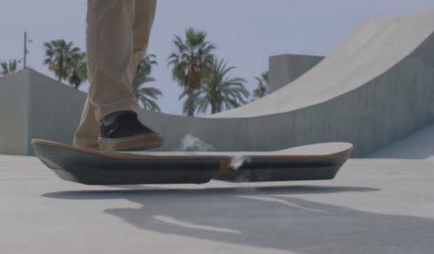 Lexus создал летающий скейт (видео)