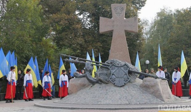 Полтавчани вшанували своїх героїв на Дні захисника України (фото) 