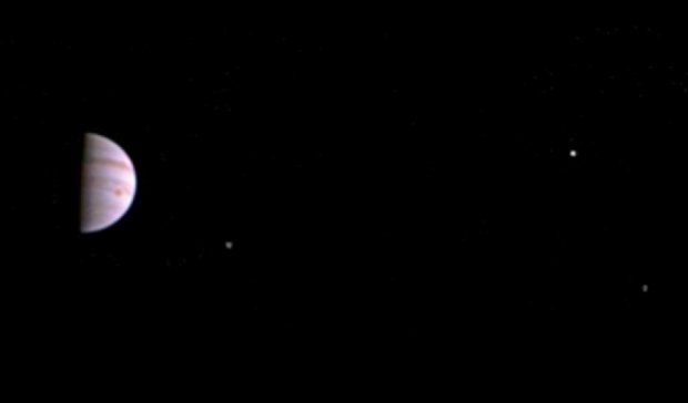 NASA впервые в истории показало фото Юпитера