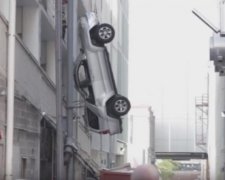 У вільному польоті: американець "виїхав" з дев'ятого поверху парковки